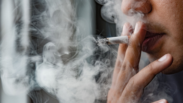Hampir 70% Pria Indonesia Merokok – Tapi Siapa yang Paling Terdampak?