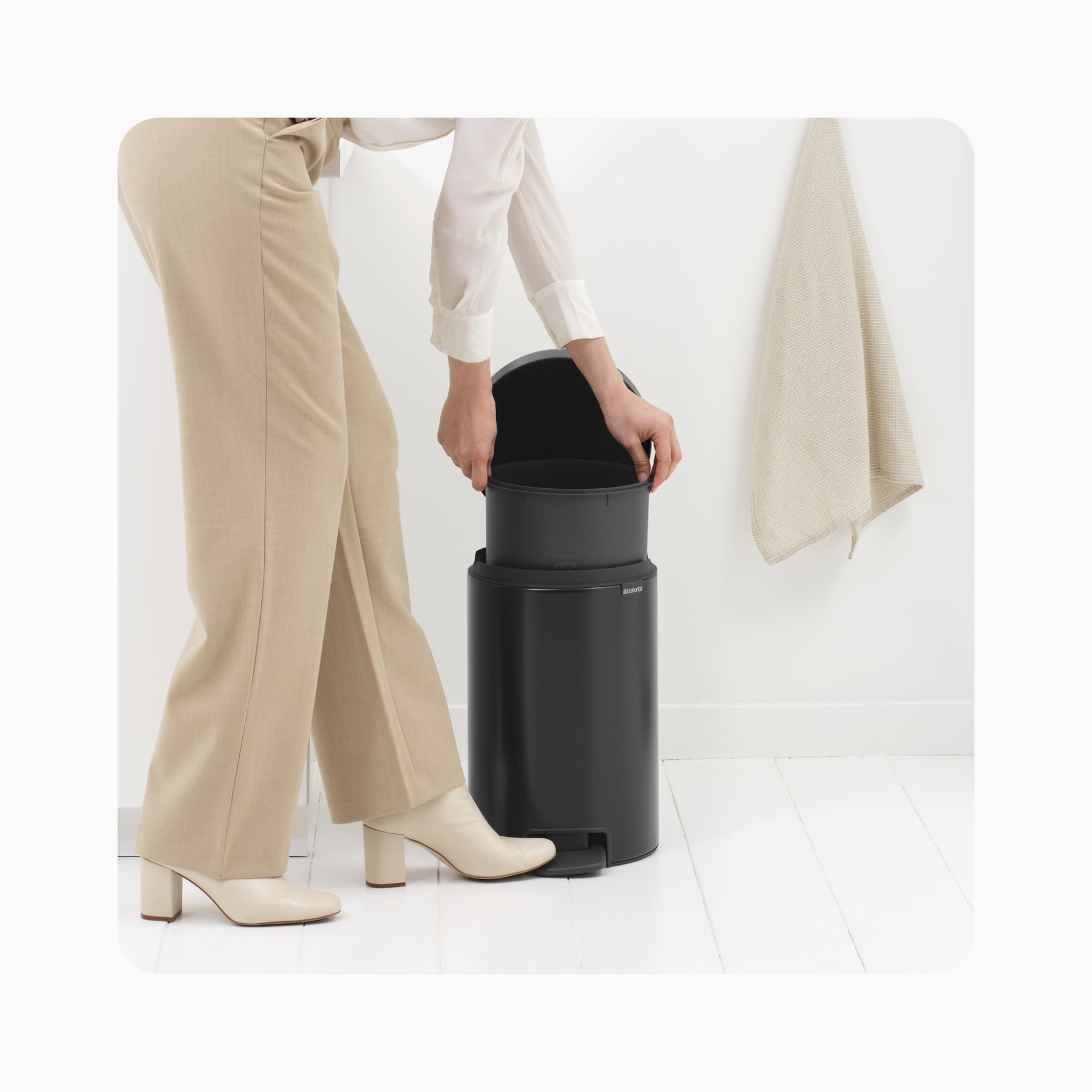 NewIcon Pedal Bin 12L - Matt Black