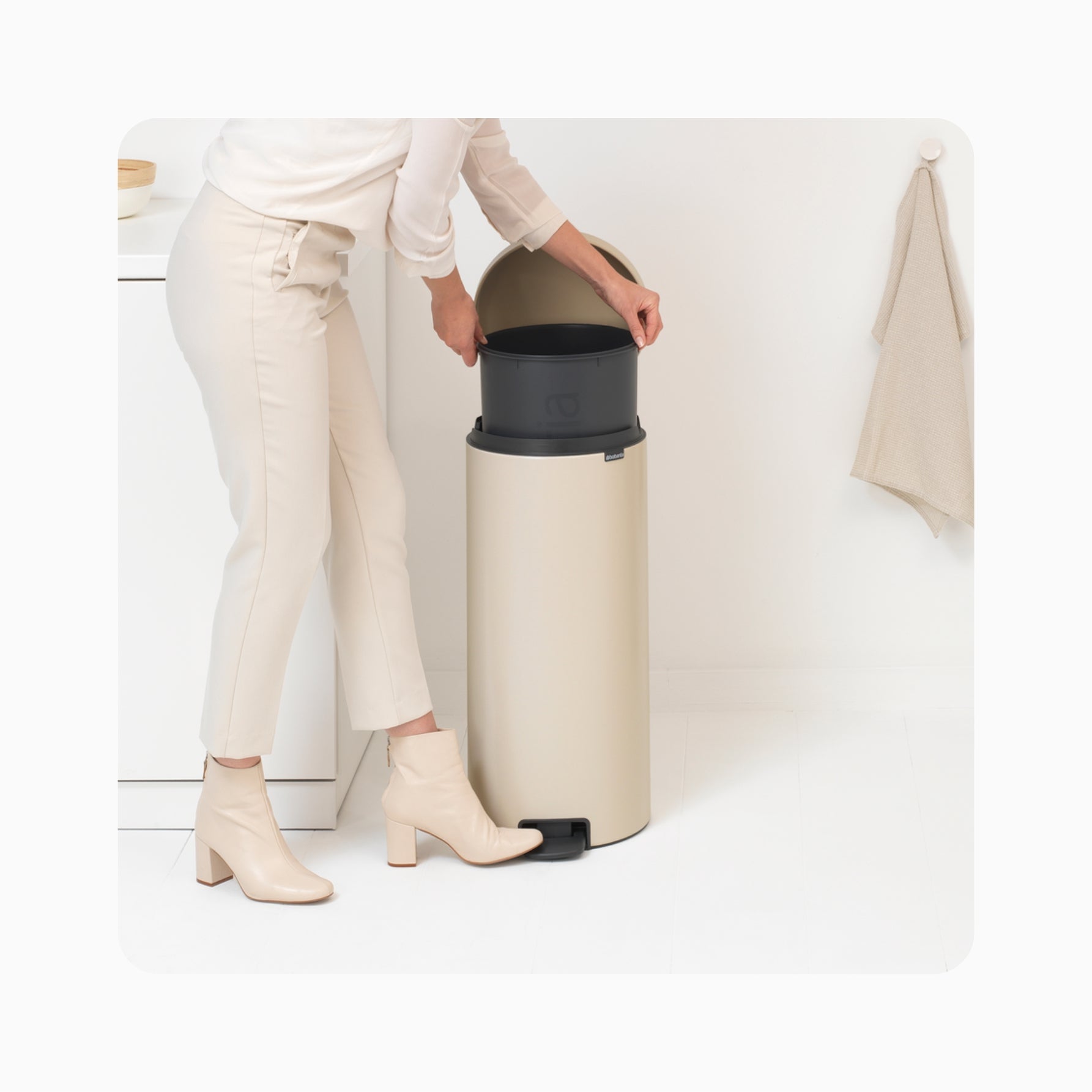 NewIcon Pedal Bin 30L - Soft Beige