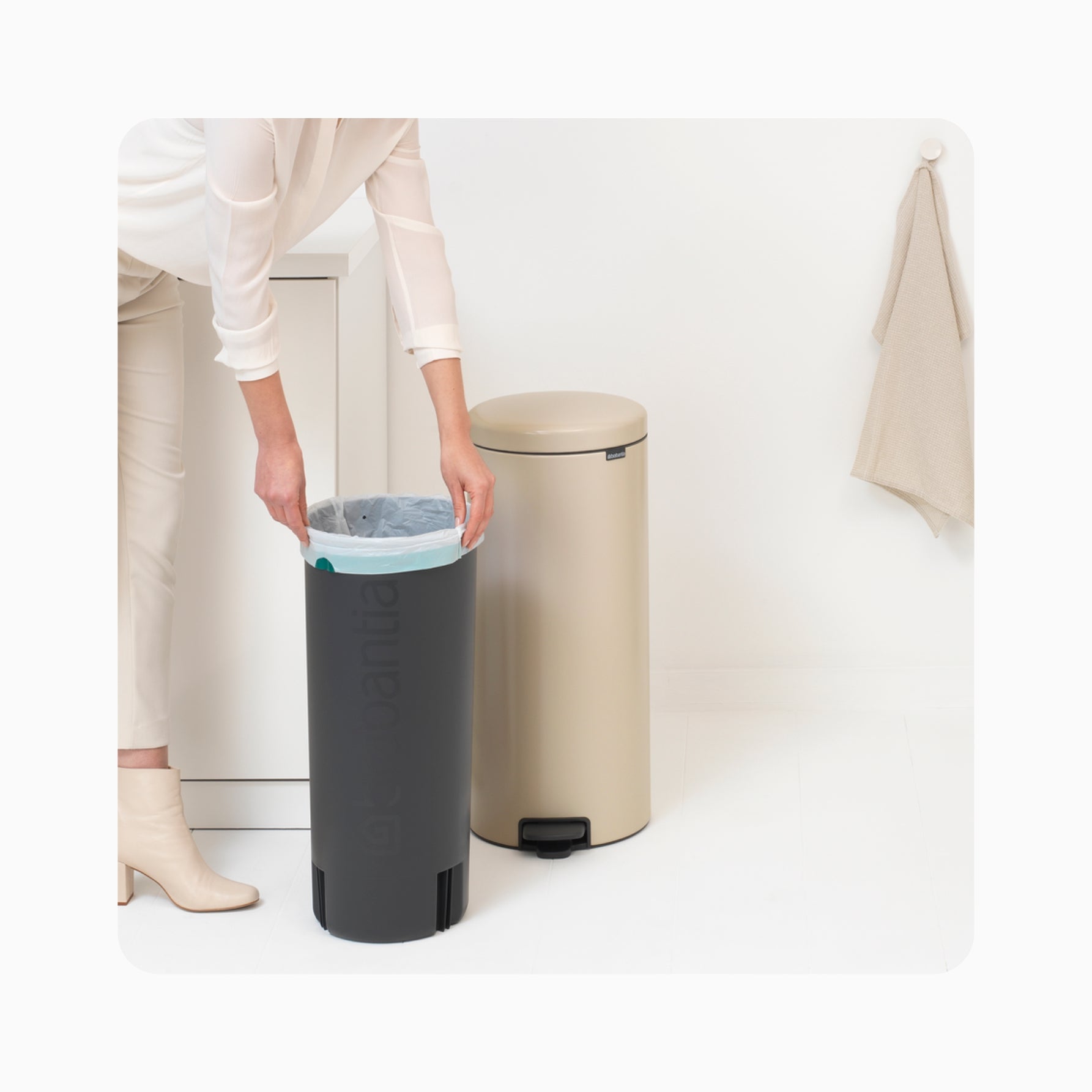 NewIcon Pedal Bin 30L - Soft Beige