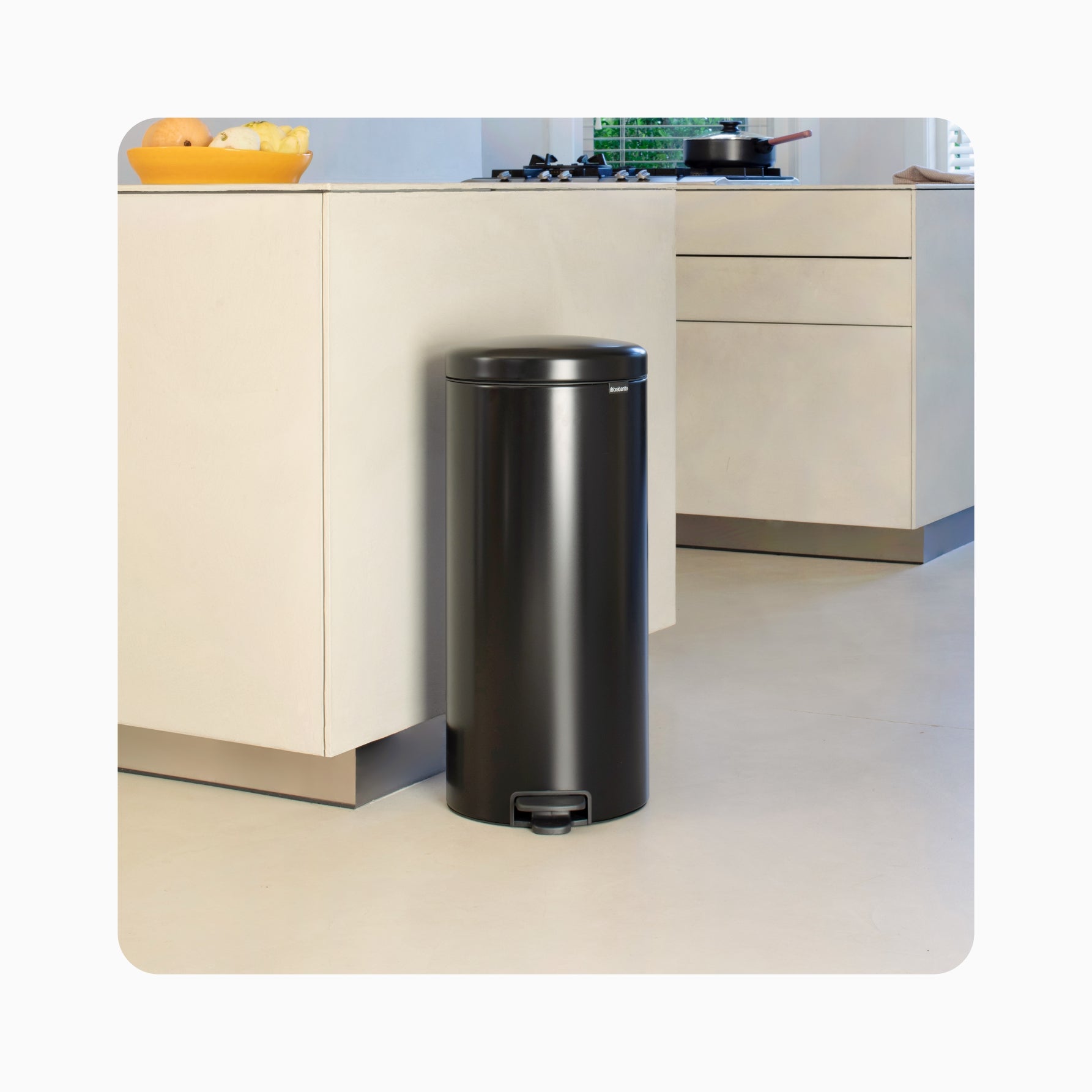 NewIcon Pedal Bin 30L - Matt Black