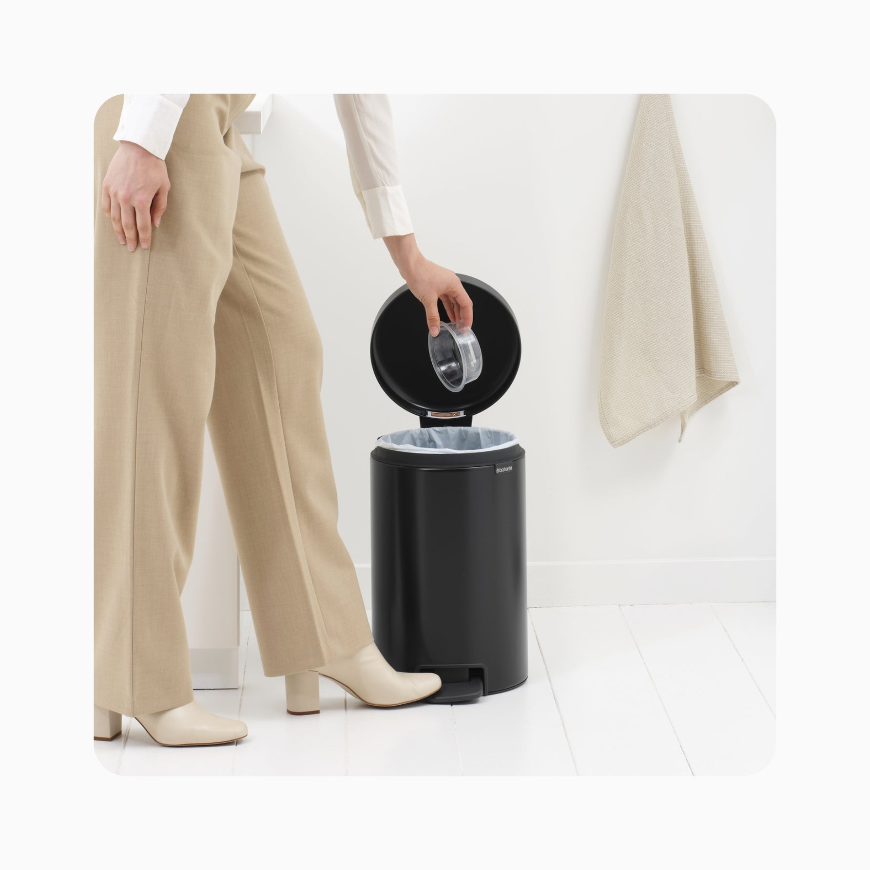 NewIcon Pedal Bin 12L - Matt Black