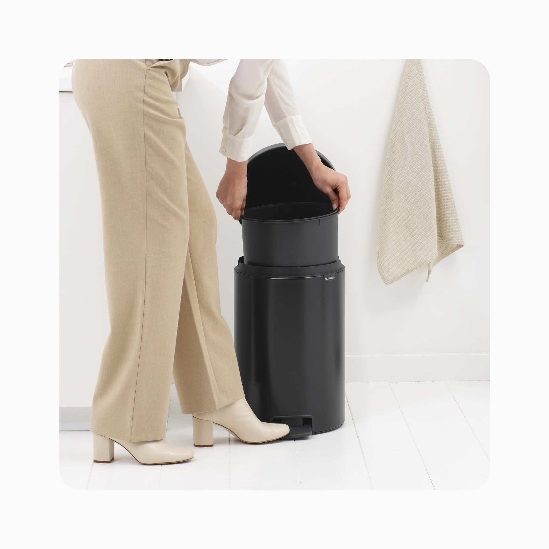 NewIcon Pedal Bin 20L - Matt Black