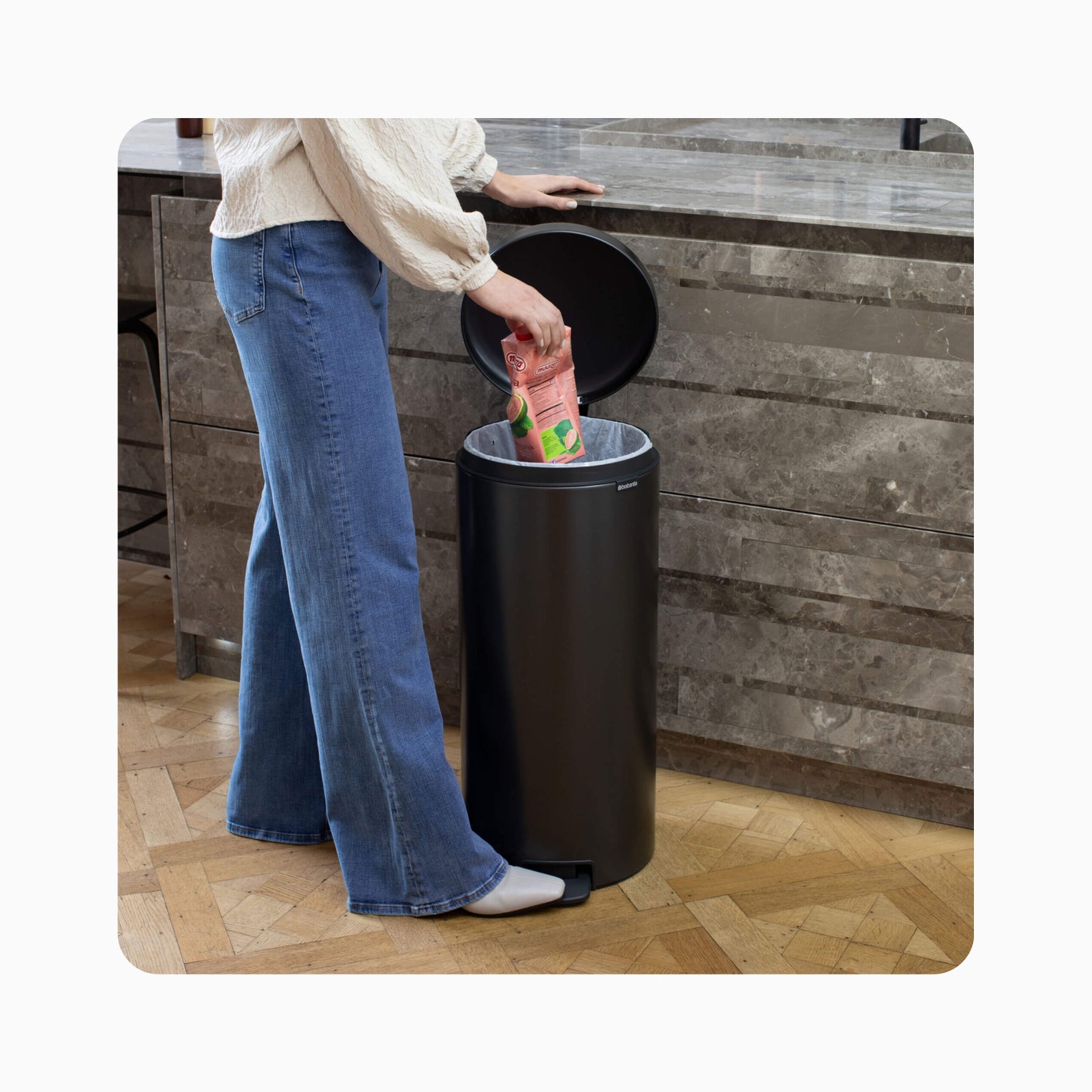 NewIcon Pedal Bin 30L - Matt Black