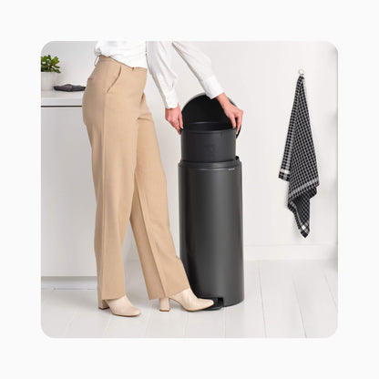 NewIcon Pedal Bin 30L - Matt Black