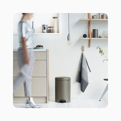 NewIcon Pedal Bin 20L - Platinum