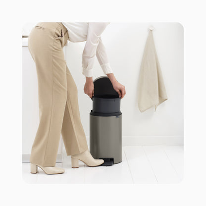 NewIcon Pedal Bin 12L - Platinum