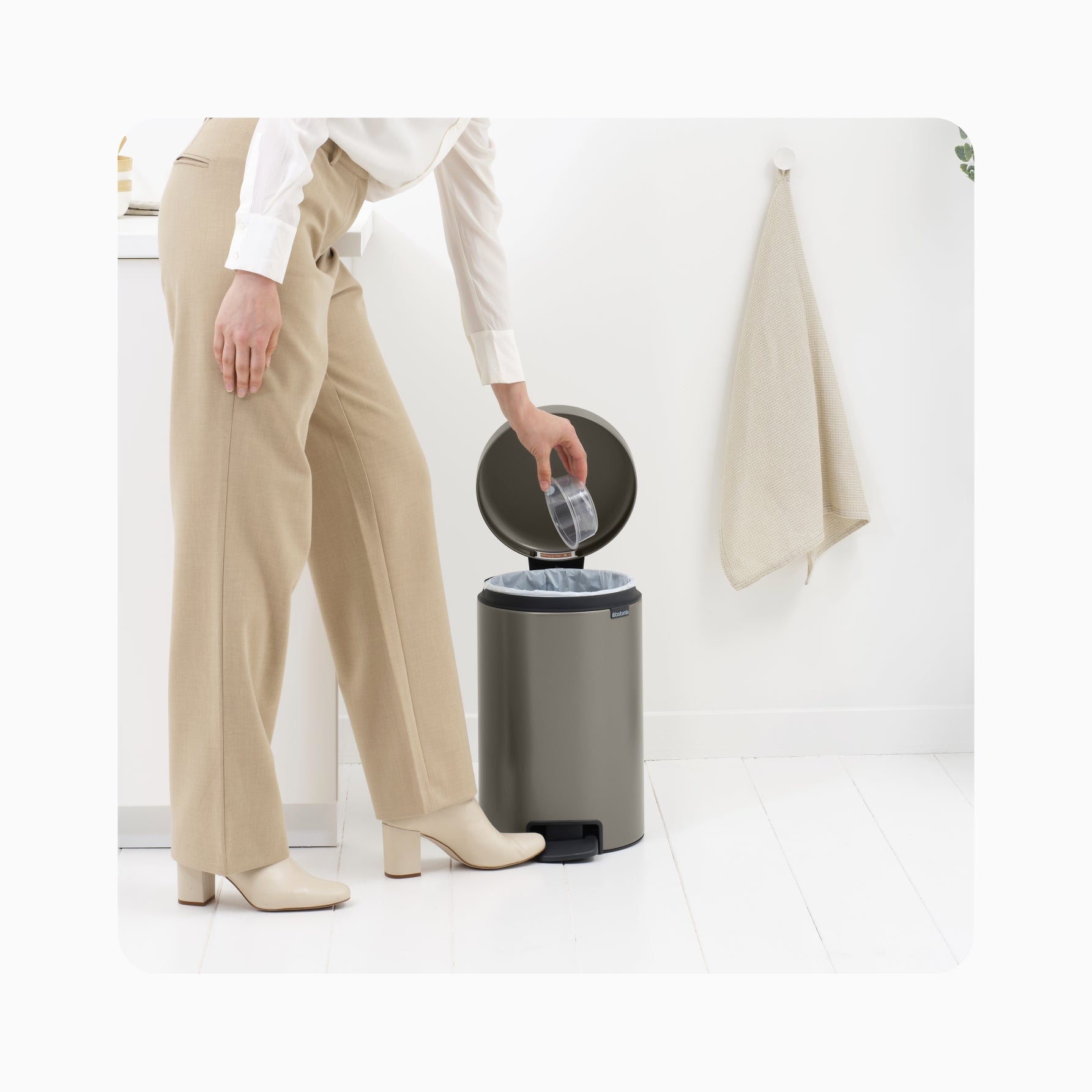 NewIcon Pedal Bin 12L - Platinum