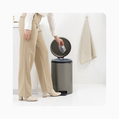 NewIcon Pedal Bin 20L - Platinum