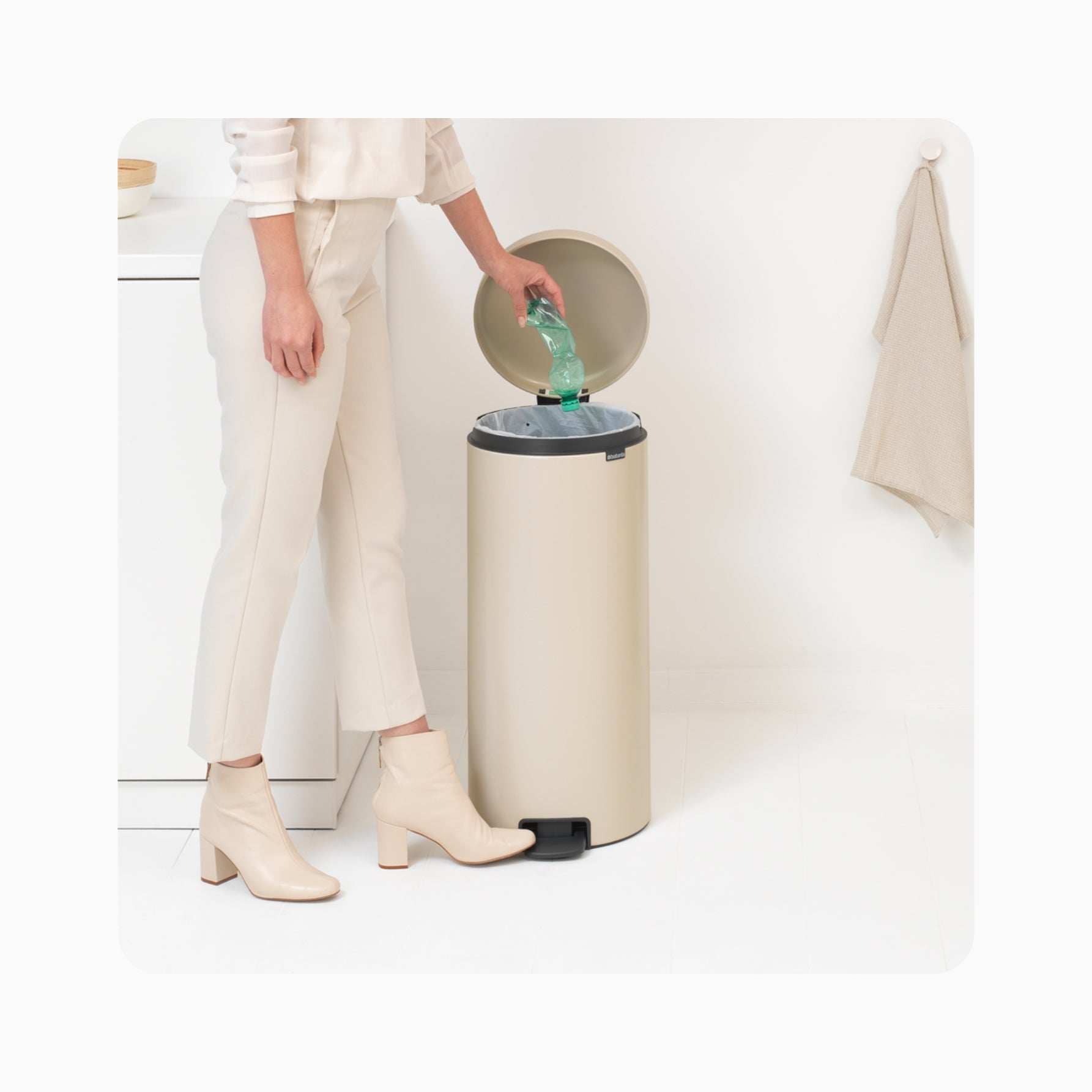 NewIcon Pedal Bin 30L - Soft Beige