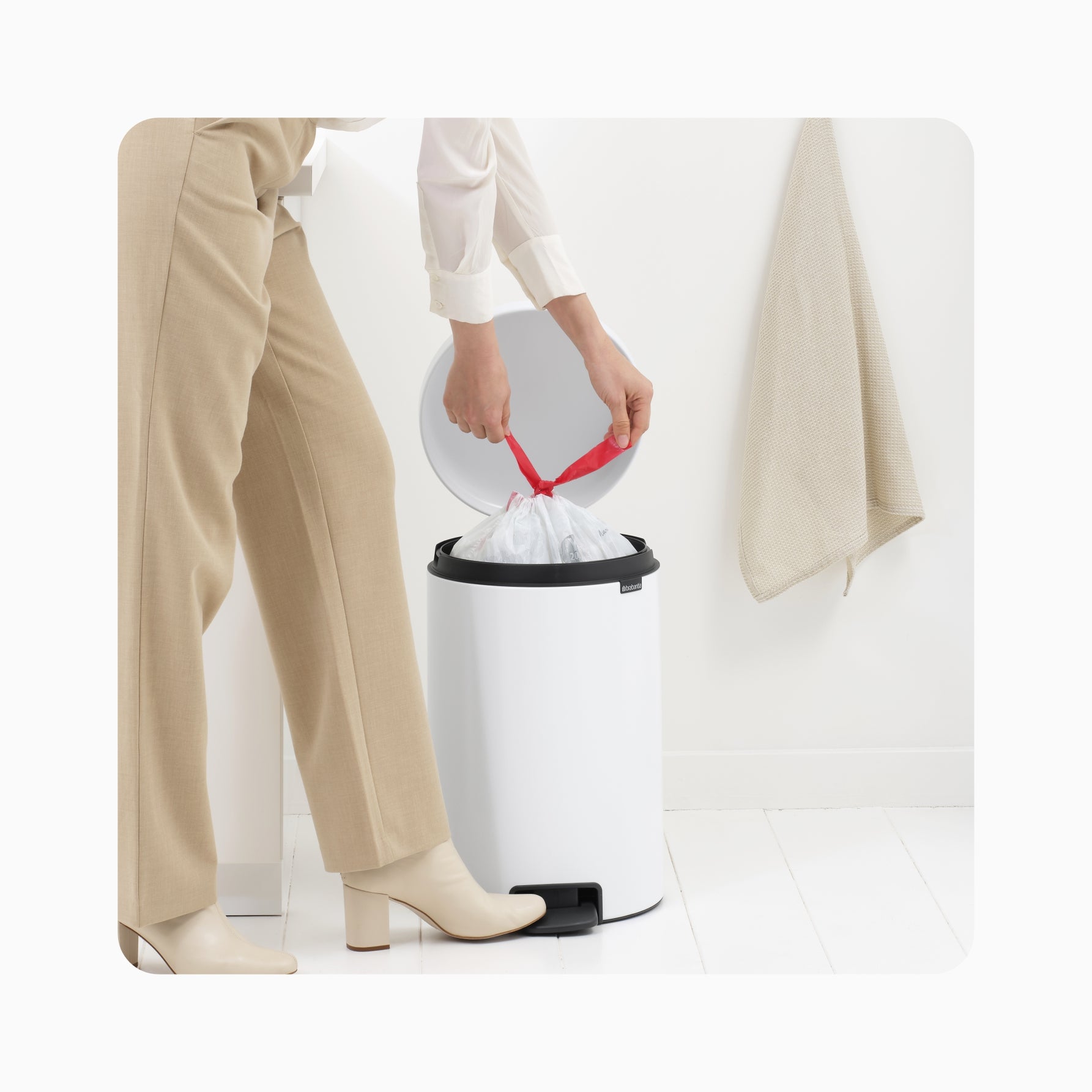 NewIcon Pedal Bin 20L - White