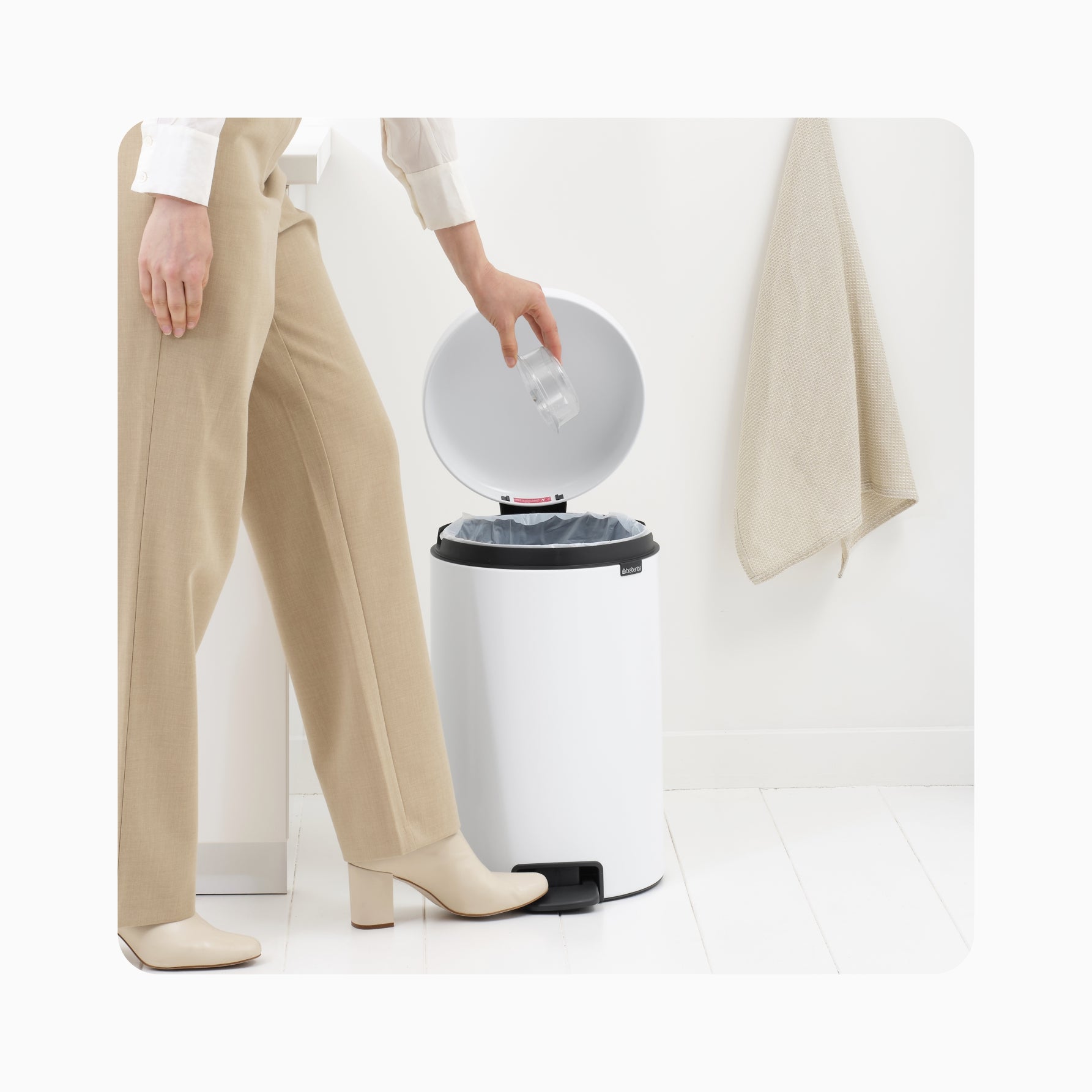 NewIcon Pedal Bin 20L - White