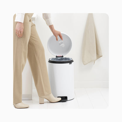 NewIcon Pedal Bin 20L - White