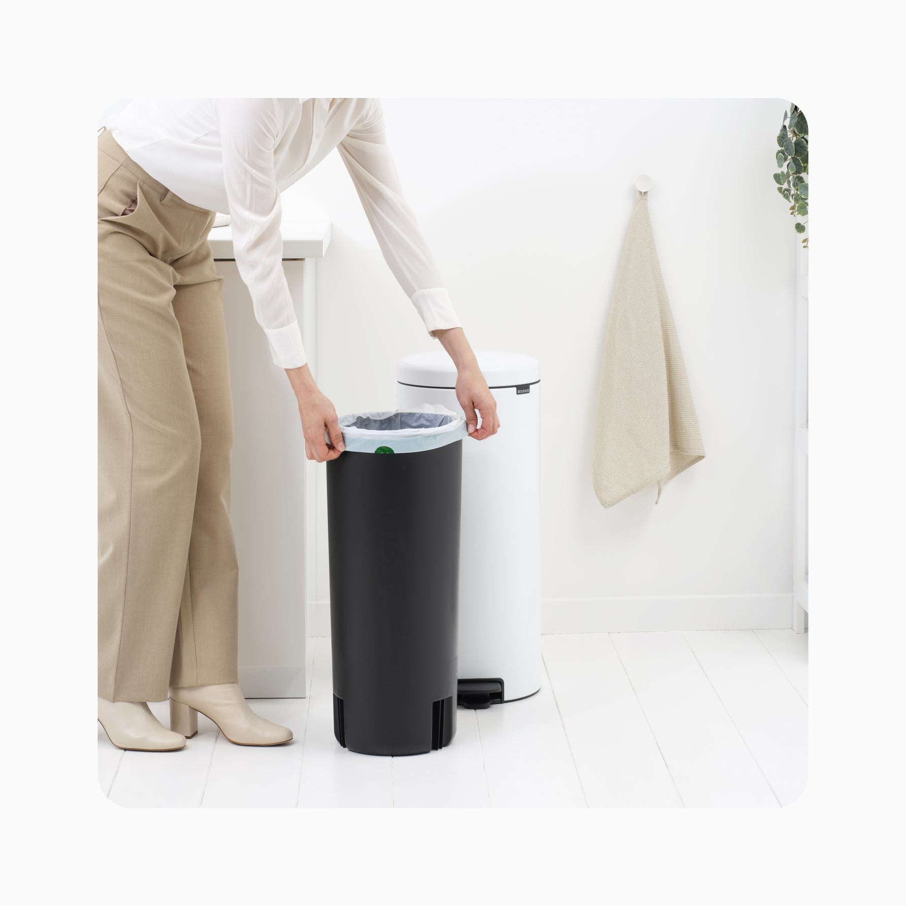NewIcon Pedal Bin 30L - White