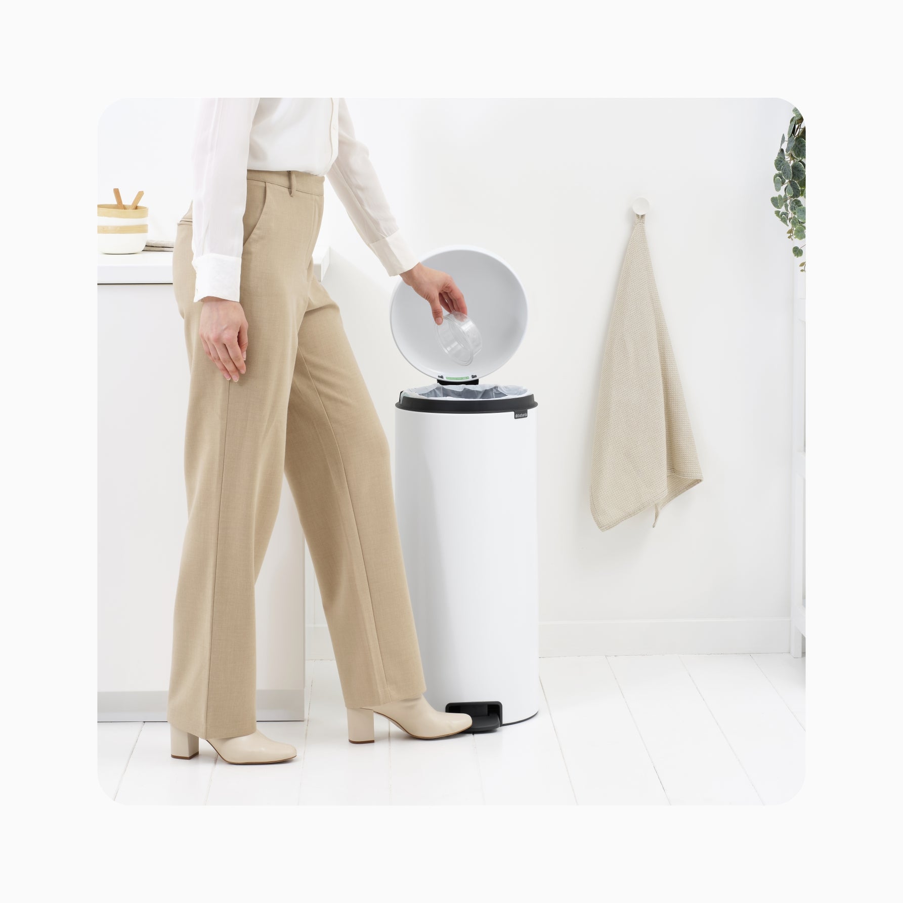 NewIcon Pedal Bin 30L - White
